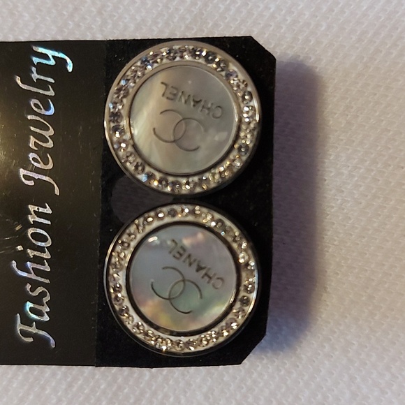 Woman's earrings - Picture 3 of 6